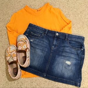 Calvin Klein distressed denim jean skirt!